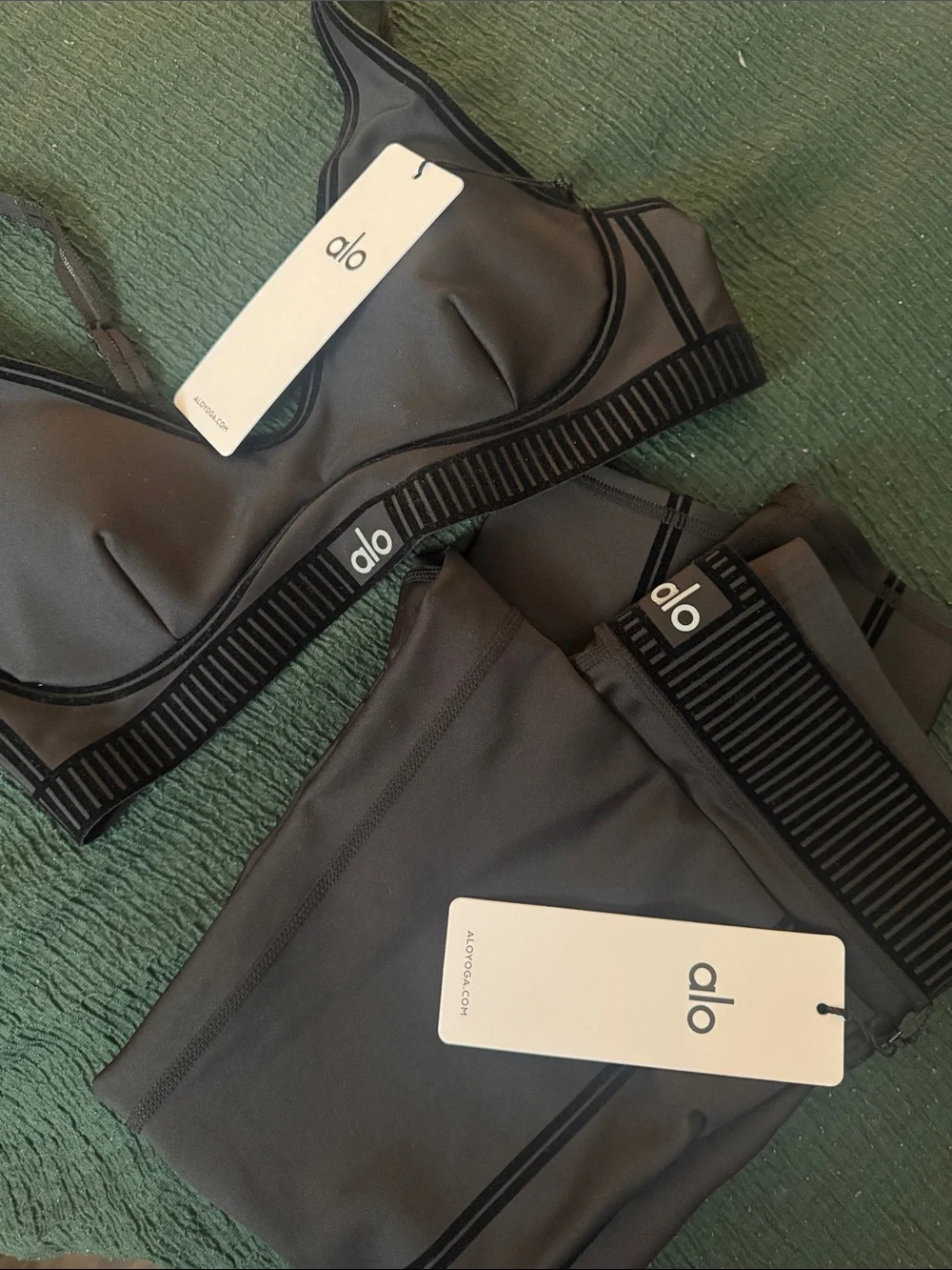 ALO Yoga sleek alo